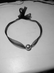 Organzahalsband mit Schmuckperle Organzahalsband mit Schmuckperle