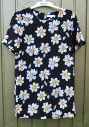 Elegante Bluse, Kurzarm, schwarz mit Blüten Elegante Bluse, Kurzarm, schwarz mit Blüten